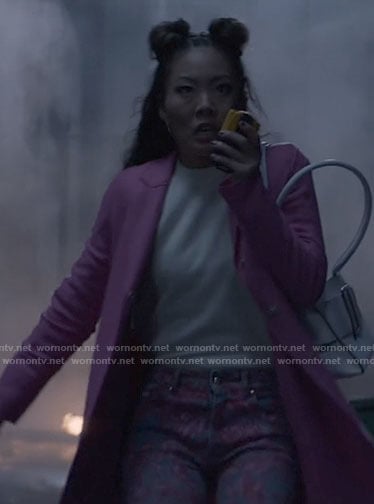 Mary's pink coat on Batwoman