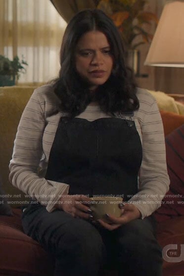 Mel's striped tee and maternity denim overalls on Charmed