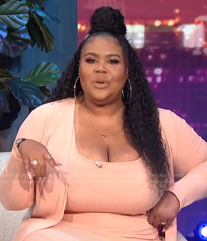 Nina's pink ribbed top and skirt on E! News Nightly Pop