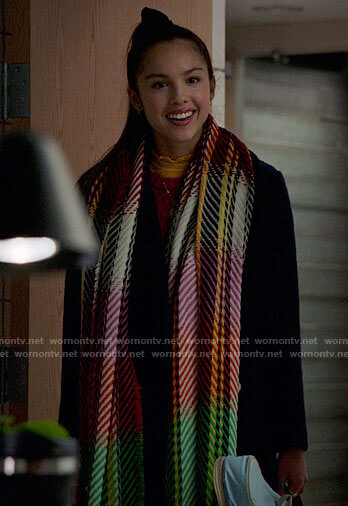 Nini's multicolored scarf on High School Musical The Musical The Series