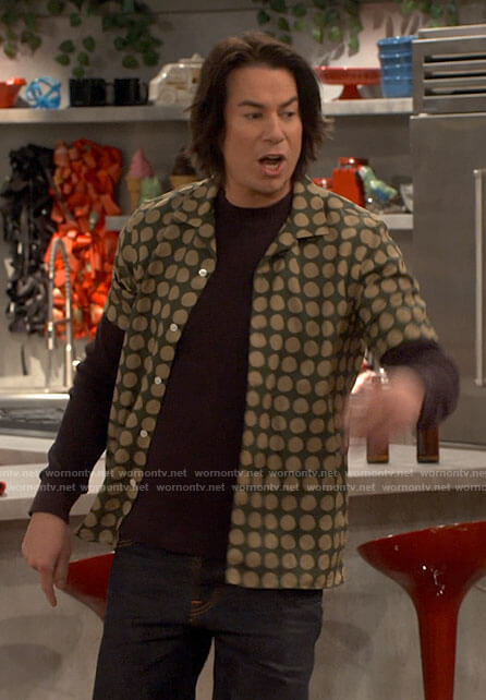Spencer's green polka dot shirt on iCarly