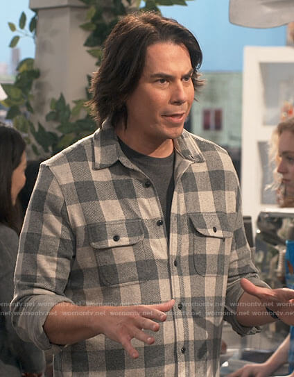 Spencer's grey buffalo check shirt on iCarly