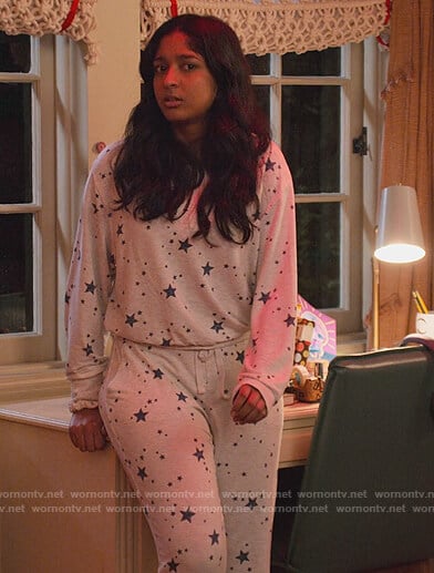 Devi's star print sweatshirt on Never Have I Ever