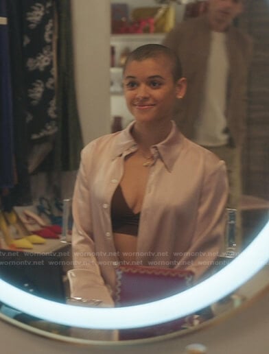 Julien's pink oversized shirt on Gossip Girl