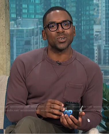 Justin's brown pocket sweatshirt on E! News Daily Pop