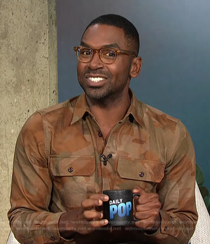 Justin's khaki camo print shirt on E! News Daily Pop