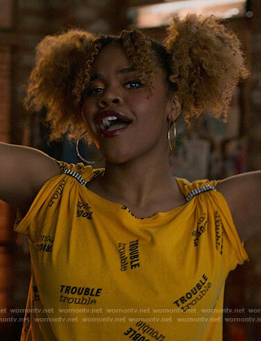 Kourtney's yellow trouble tee on High School Musical The Musical The Series