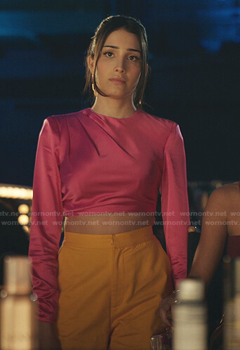 Luna's pink cropped top on Gossip Girl