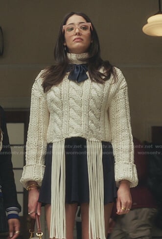 Luna's white cable knit sweater and pink sunglasses on Gossip Girl