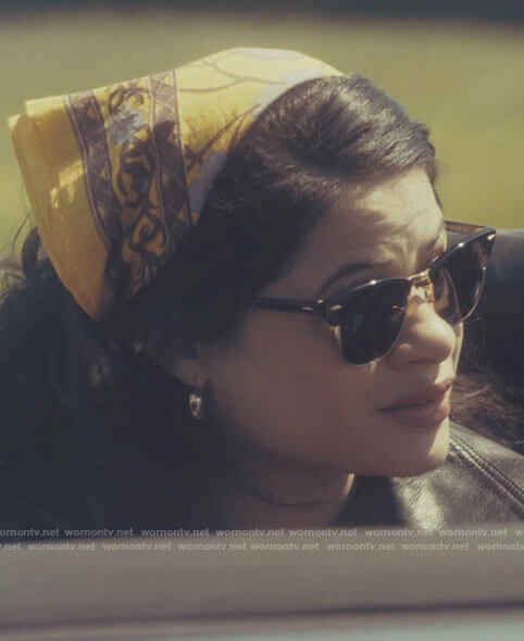 Mel's yellow floral scarf and sunglasses on Charmed
