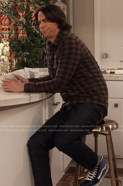 Spencer's brown and navy checked shirt on iCarly