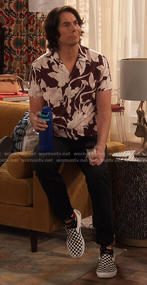 Spencer's burgundy floral shirt on iCarly