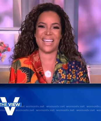 Sunny's mixed floral print kimono on The View