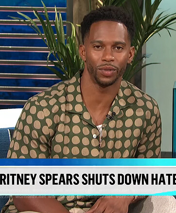 Victor Cruz's green polka dot shirt on E! News Daily Pop