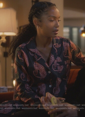 Zoey's black tiger print pajamas on Grown-ish
