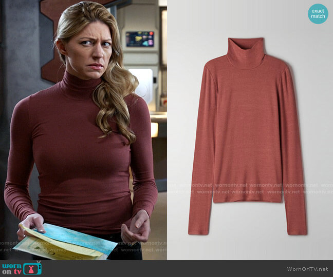 Ava's pink turtleneck on Legends of Tomorrow