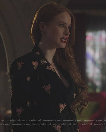 Cheryl's gold star necklace on Riverdale