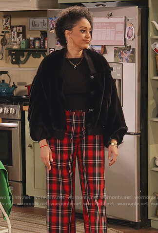 Cocoa's red plaid pants on Family Reunion