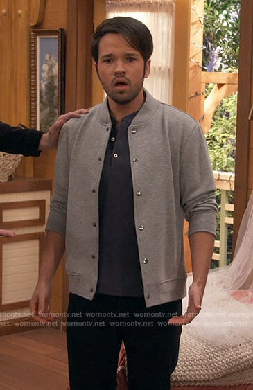 Freddie's grey bomber jacket on iCarly