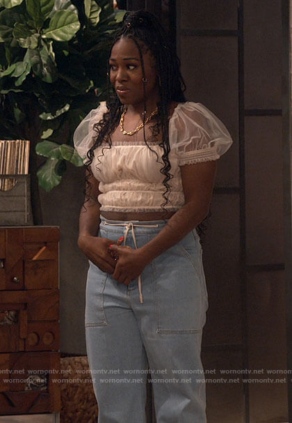 Harper's short sleeve tulle crop top and jeans on iCarly