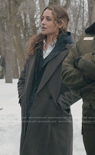 Sarah's long houndstooth coat on The Republic of Sarah