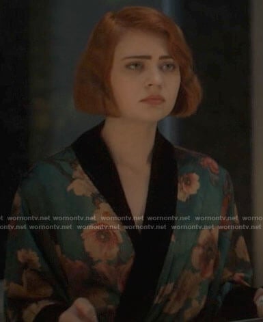 Scarlett's teal floral robe on American Horror Stories