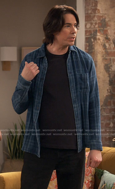 Spencer's blue plaid shirt on iCarly