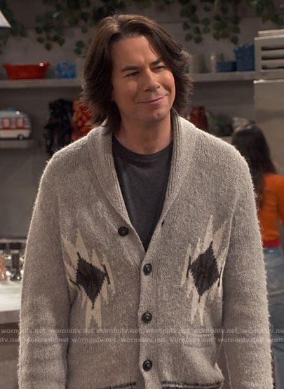 Spencer's grey printed cardigan on iCarly