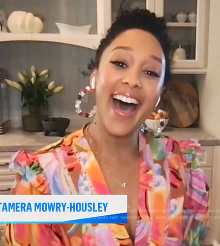 Tamera's multicolored printed romper on E! News