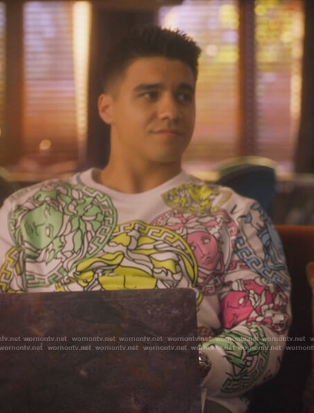 Vivek's white Medusa print sweatshirt on Grown-ish