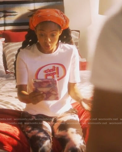 Zoey's white C'est Pop! print tee on Grown-ish