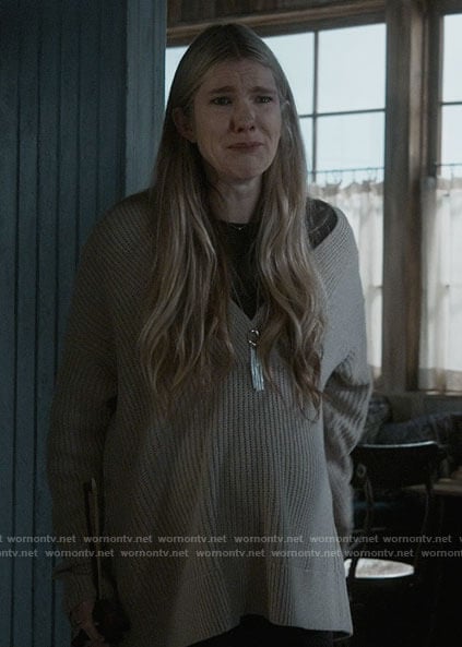 Doris's v-neck beige sweater on American Horror Story