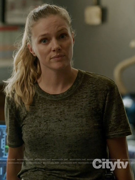 Hailey's grey t-shirt on Chicago PD