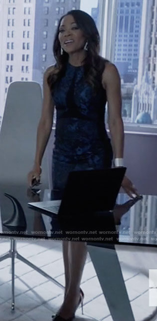 Jada's blue printed sheath dress on Batwoman