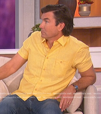 Jerry O'Connell's yellow shirt on The Talk
