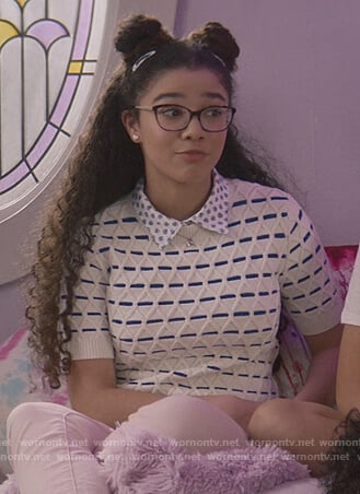 Mary Anne's white textured sweater on The Baby-Sitters Club