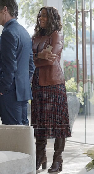 Mia's brown leather jacket and plaid pleated skirt on The Morning Show
