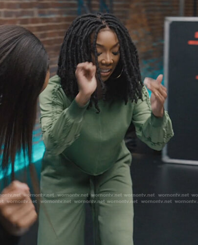 Naomi's green ruffle trim sweatshirt and pants on Queens