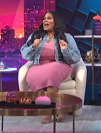 Nina's pink top and skirt on E! News Nightly Pop