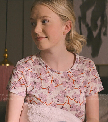 Stacey's pink floral tee on The Baby-Sitters Club