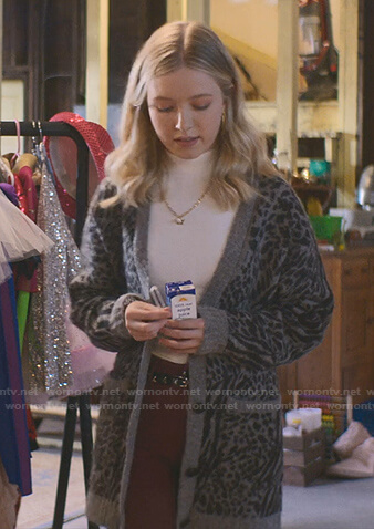 Stacey's grey animal print cardigan on The Baby-Sitters Club