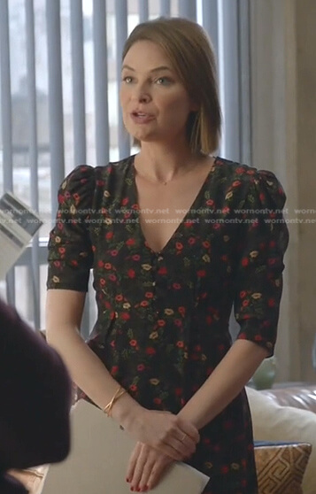 Taylor's black floral v-neck dress on Bull