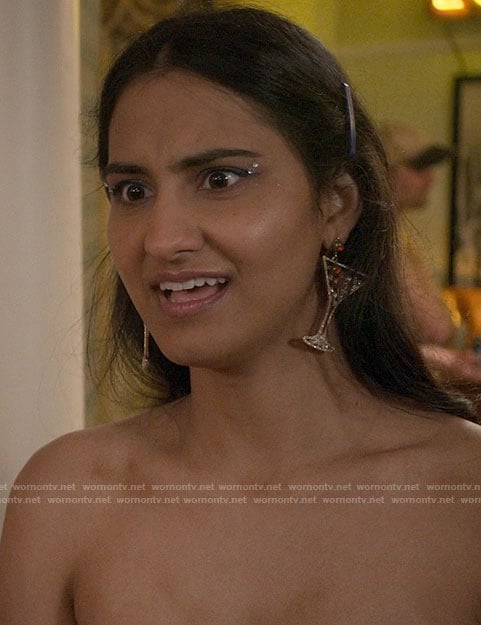 Bela's martini earrings on The Sex Lives of College Girls
