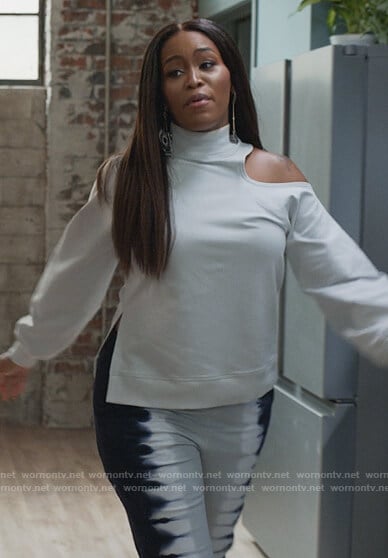 Brianna's printed joggers and cutout sweatshirt on Queens