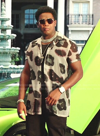 De'Vante's printed short sleeve shirt on Saved By The Bell