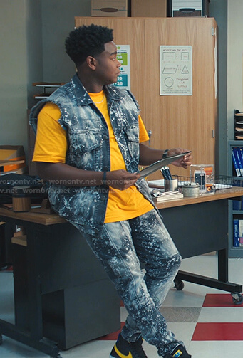 DeVante's acid denim jacket and jeans on Saved By The Bell