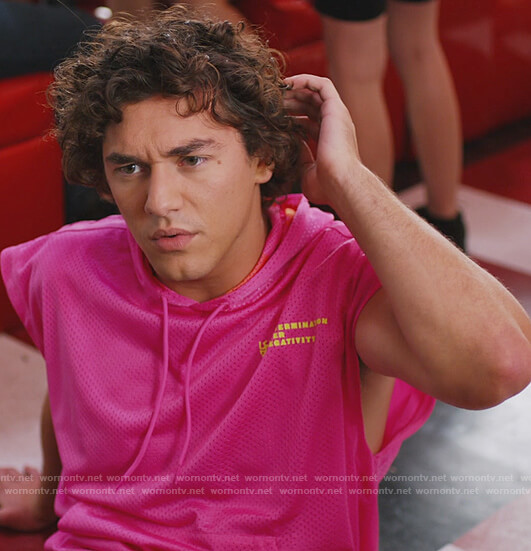 Jamie's pink hooded top on Saved By The Bell