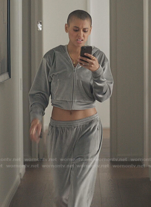 Julien's grey velour cropped hoodie and pants on Gossip Girl