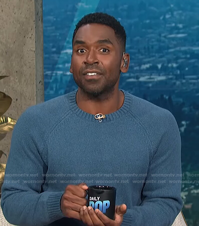 Justin's blue crewneck sweater on E! News Daily Pop