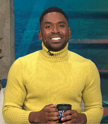 Justin's yellow turtleneck sweater on E! News Daily Pop